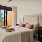 Lujoso Adosado Frente Al Mar Con Piscina Y Jardin - Riviera Andaluza 3 Hébergement de vacances *