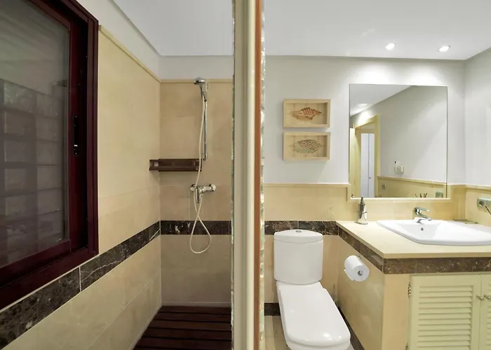 Lujoso Adosado Frente Al Mar Con Piscina Y Jardin - Riviera Andaluza 3 Nyaraló